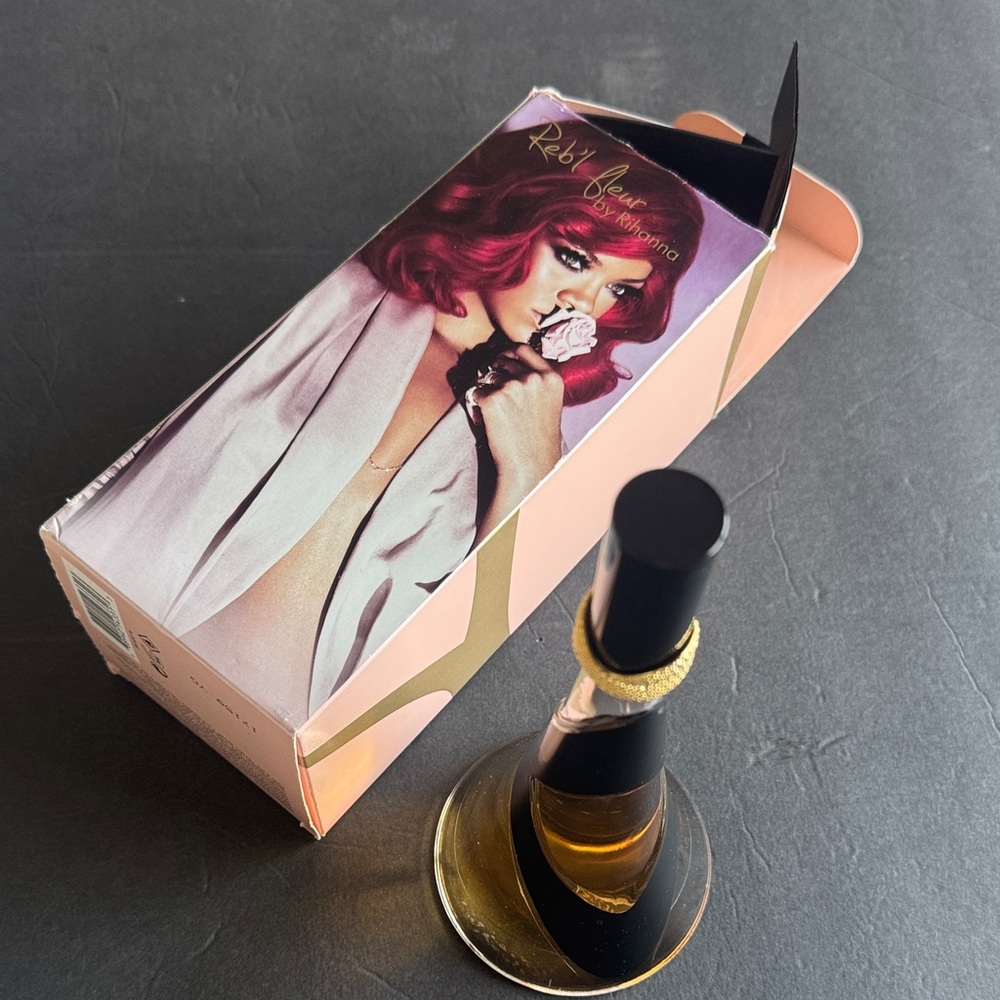 Rihanna Reb'l Fleur Perfume